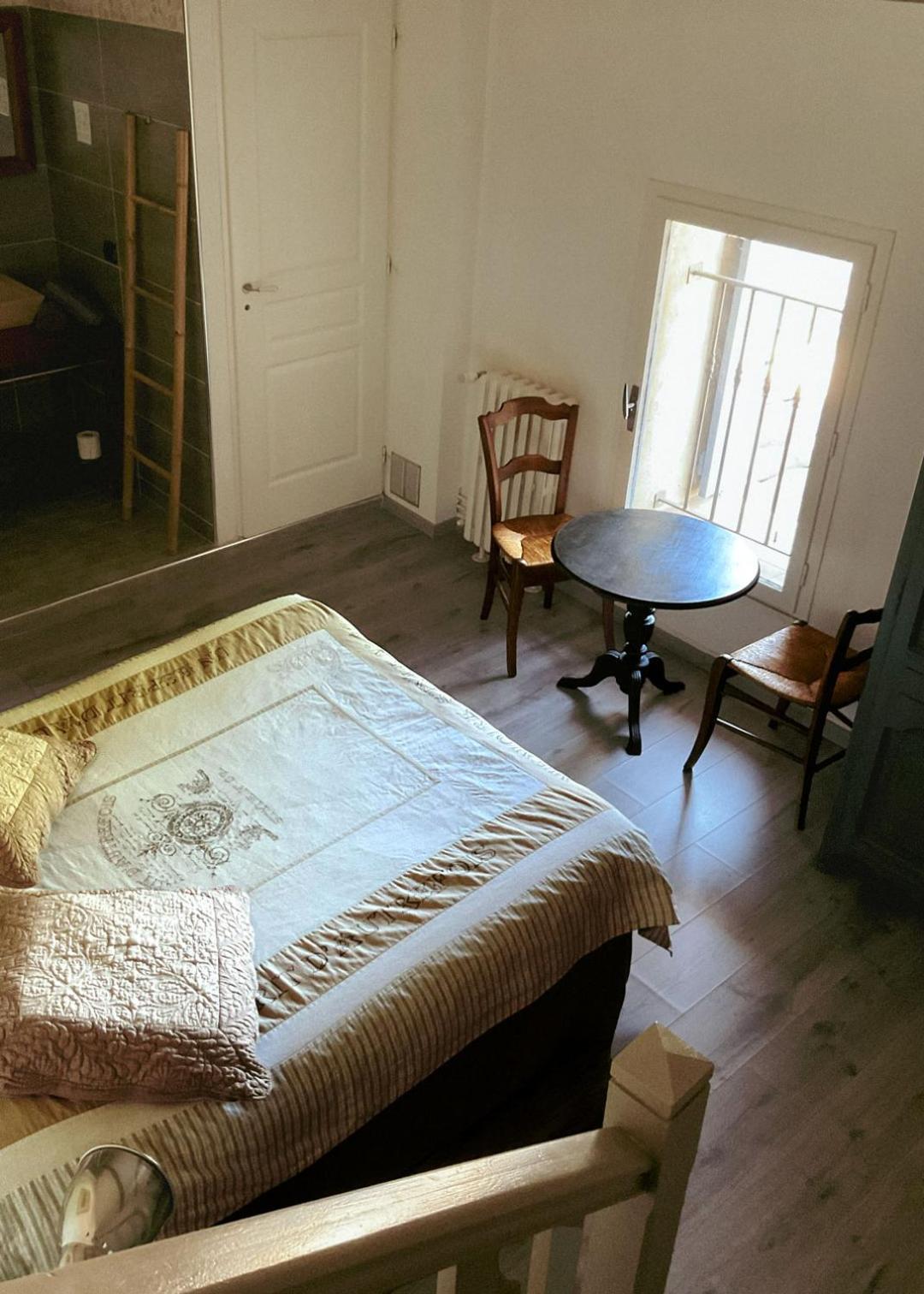 ホテル Chez Rosette De Lussan エクステリア 写真